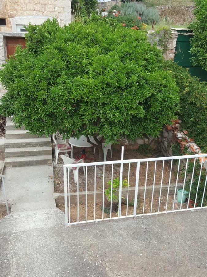 Apartmani Sole Вис Екстериор снимка
